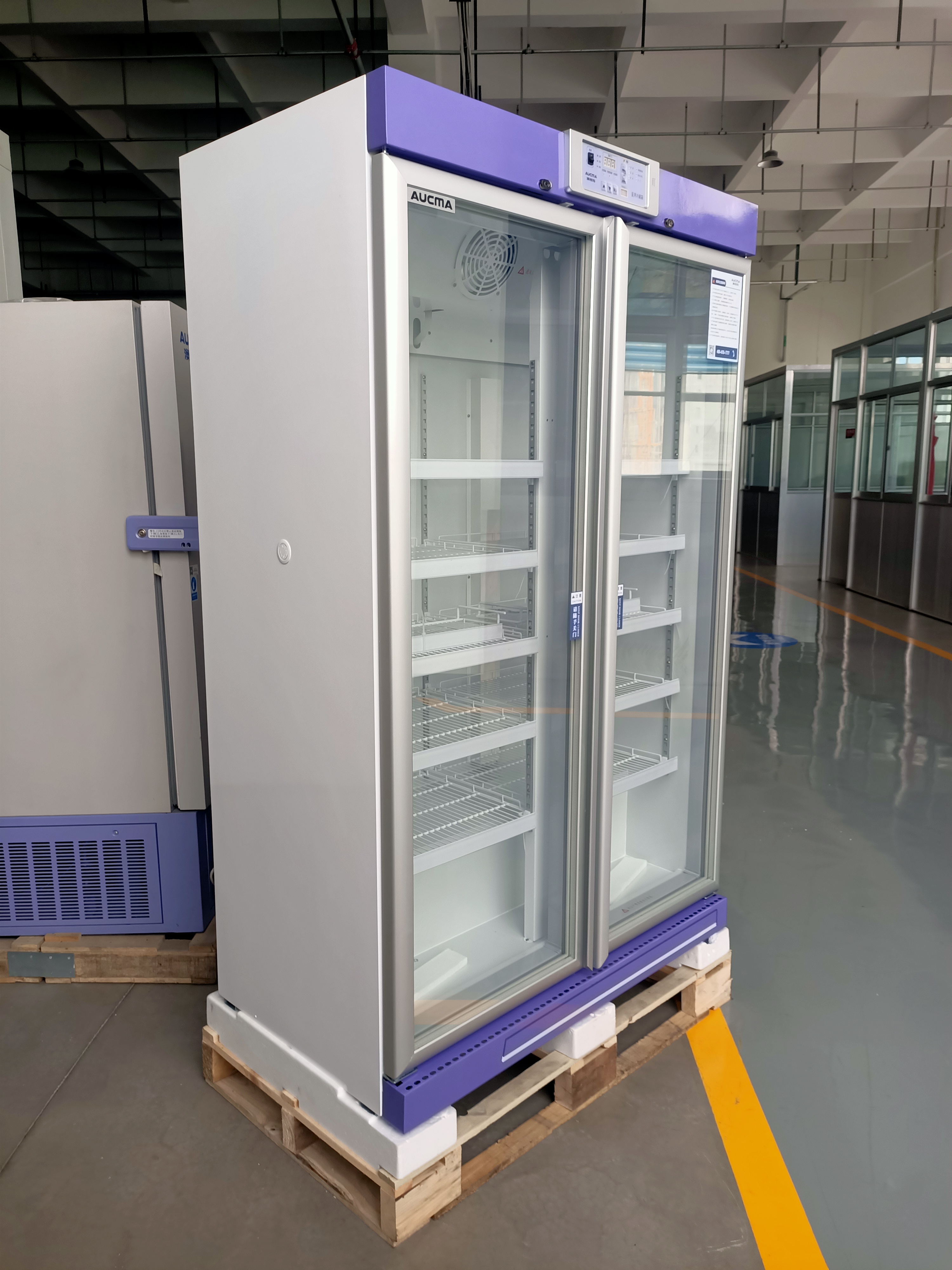 2-8 ℃ 1006L Sistema de resfriamento de ar forçado China Geladeira de farmácia