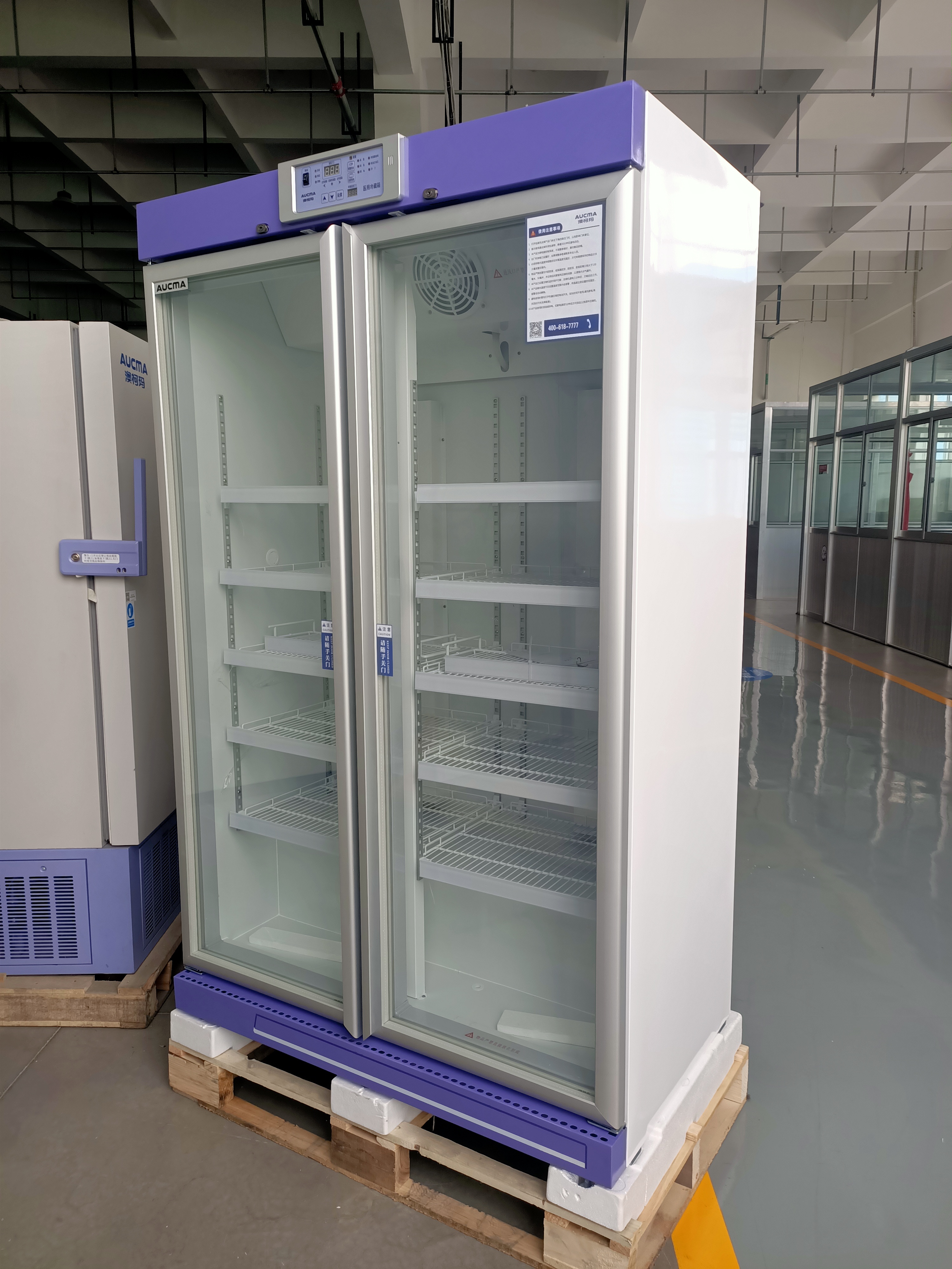 2-8 ℃ 1006L Sistema de resfriamento de ar forçado China Geladeira de farmácia