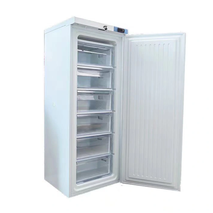 Congelador refrigerado por hidrocarboneto com camada de isolamento espessada