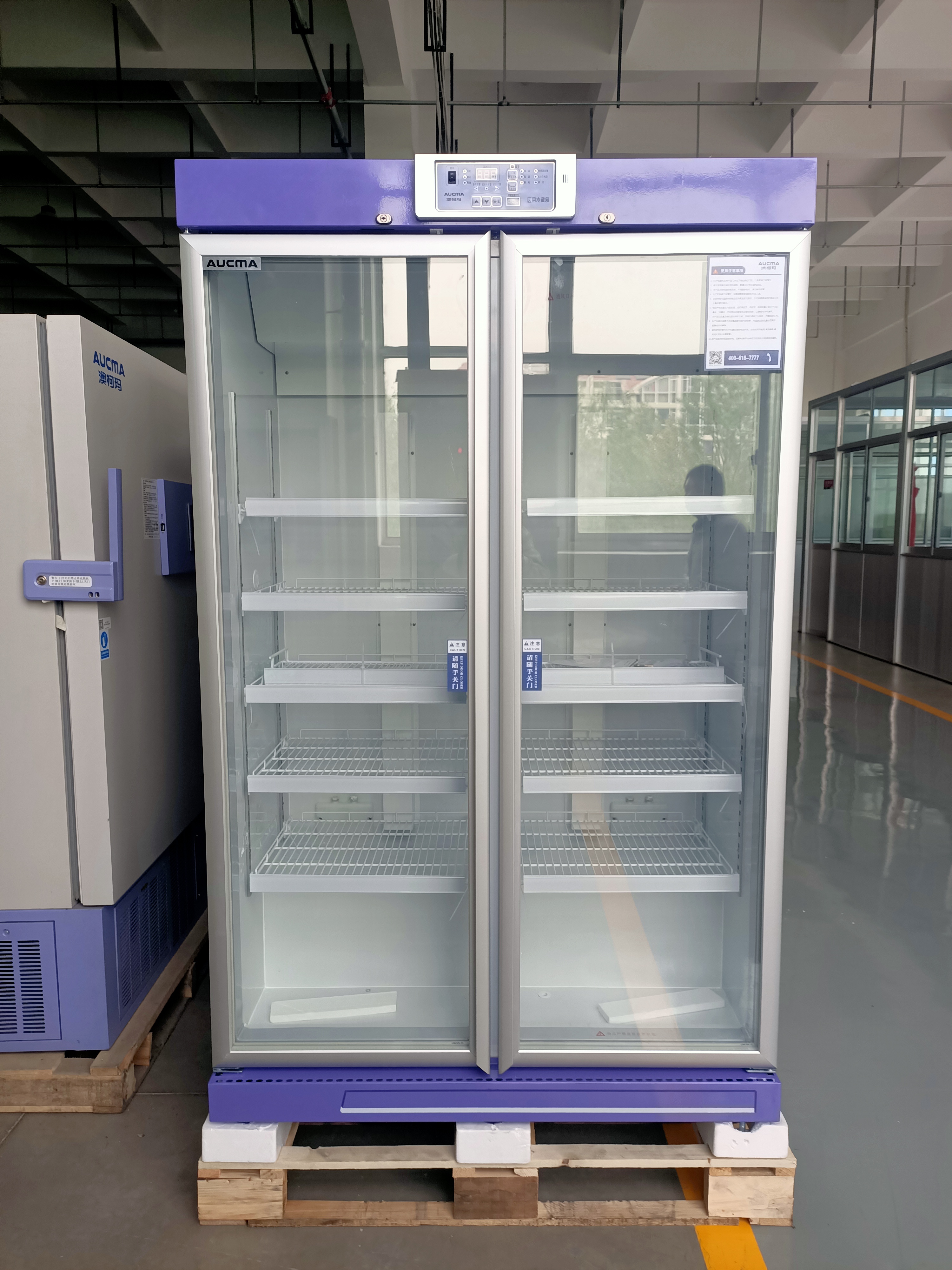 2-8 ℃ 1006L Sistema de resfriamento de ar forçado China Geladeira de farmácia